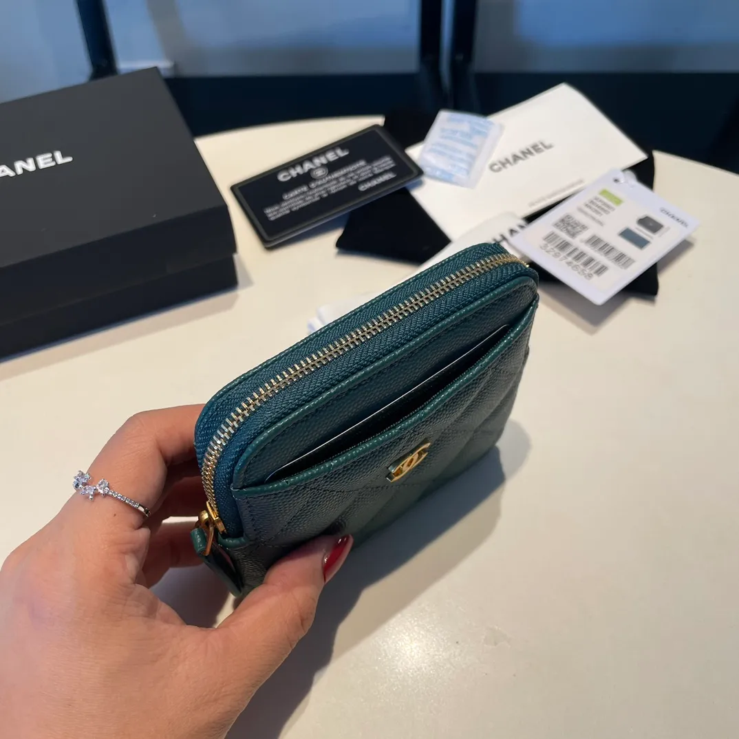 💰420😊Upgraded version💋Chanel🆕 New color colorful fine ball caviar cowhide🐂Classic zipper bag with multiple card slots for change. It can also bring convenience to various bank cards, supermarket cards, shopping cards, and membership cards. It is so small and easy to carry. It is the most fashionable and popular element of coin purses. Do you own it? Comes with the latest complete set of packaging 2061🍃size: 12*9.5cm