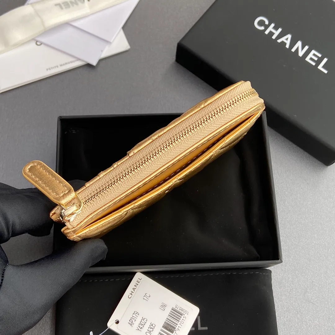 [Special grade hardware original leather] ¥320 Xiaoxiang small zipper bag card holder series Quilted card holder with iconic metal logo Gold tone metal hardware, special Italian imported leather 6 card slots, 1 small zipper bag No.: 3179 Golden Sheep Gold Size: w13×h9×2cm