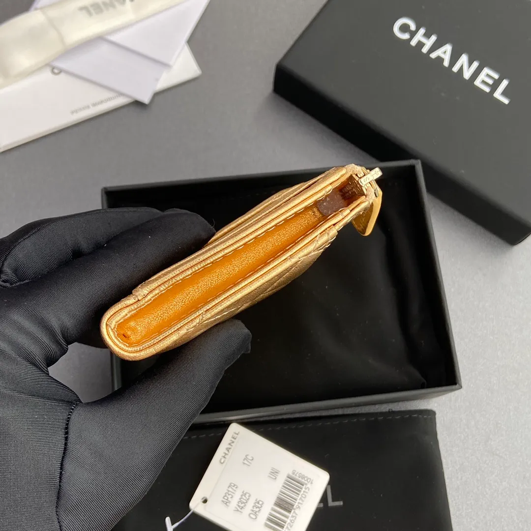 [Special grade hardware original leather] ¥320 Xiaoxiang small zipper bag card holder series Quilted card holder with iconic metal logo Gold tone metal hardware, special Italian imported leather 6 card slots, 1 small zipper bag No.: 3179 Golden Sheep Gold Size: w13×h9×2cm