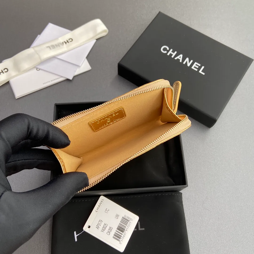 [Special grade hardware original leather] ¥320 Xiaoxiang small zipper bag card holder series Quilted card holder with iconic metal logo Gold tone metal hardware, special Italian imported leather 6 card slots, 1 small zipper bag No.: 3179 Golden Sheep Gold Size: w13×h9×2cm