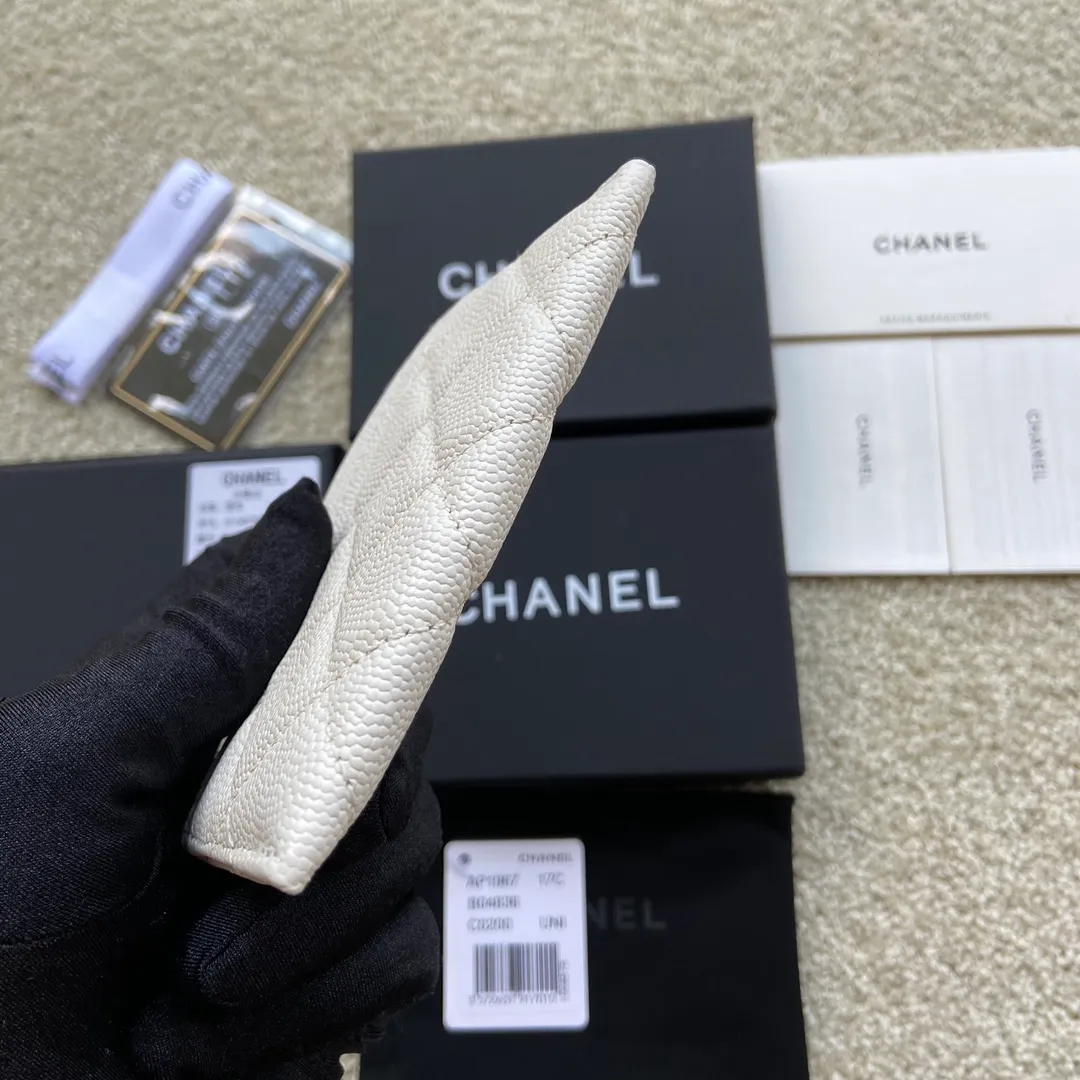 240💰Xiaoxiang imported Italian grained calfskin Item number: AP3934 Size: w11×7.5cm Color: white ball pattern black mark Usage: card holder