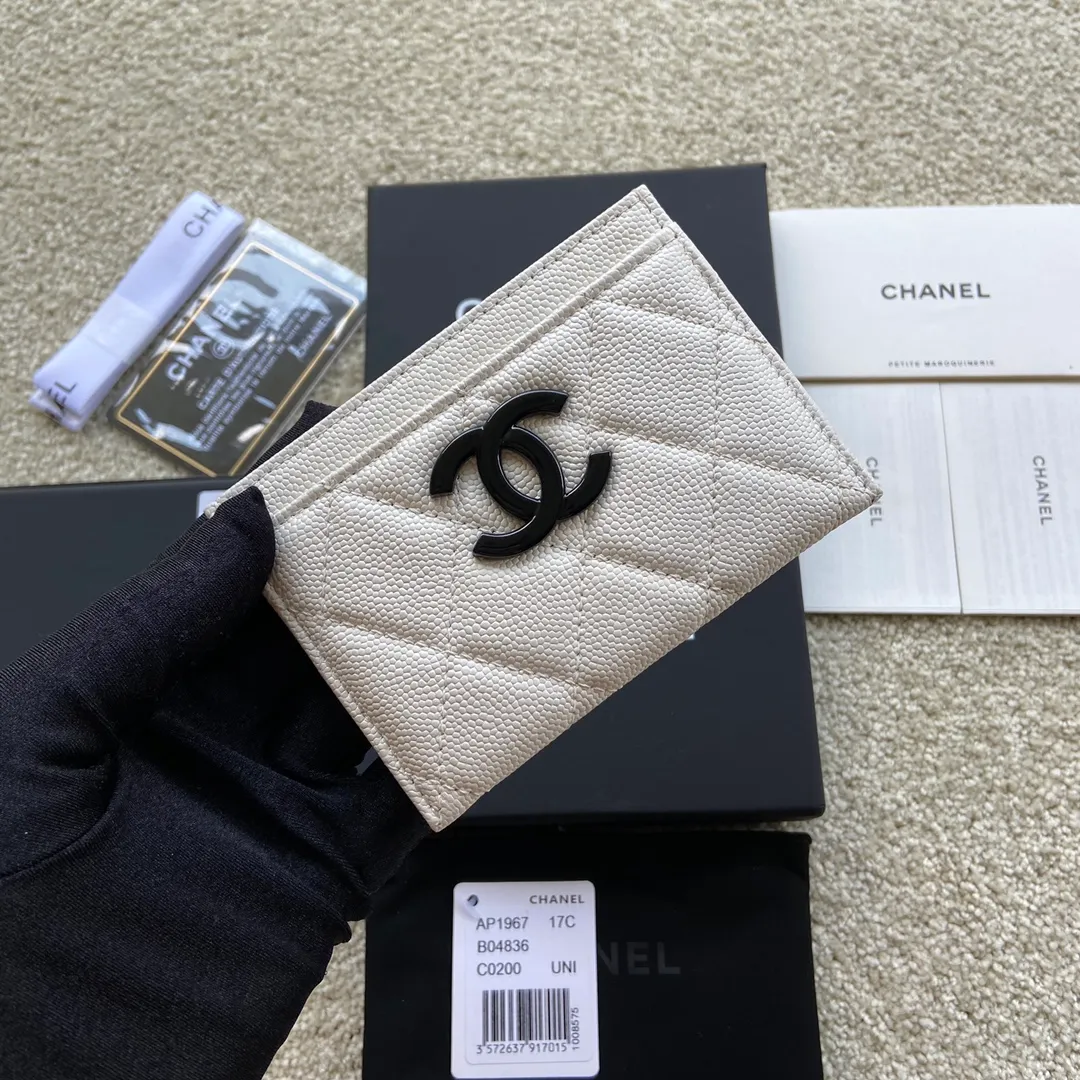 240💰Xiaoxiang imported Italian grained calfskin Item number: AP3934 Size: w11×7.5cm Color: white ball pattern black mark Usage: card holder