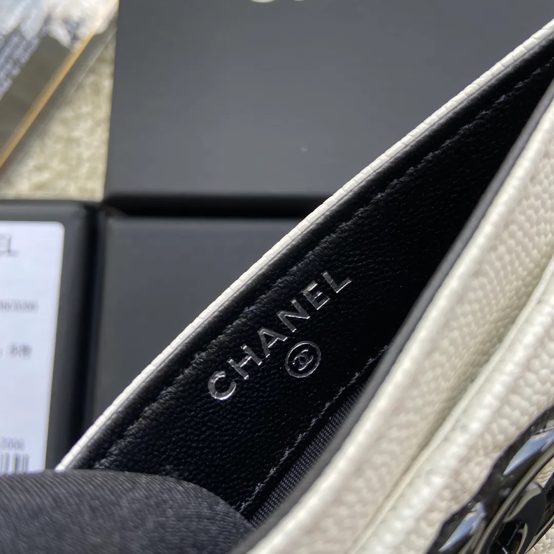 240💰Xiaoxiang imported Italian grained calfskin Item number: AP3934 Size: w11×7.5cm Color: white ball pattern black mark Usage: card holder