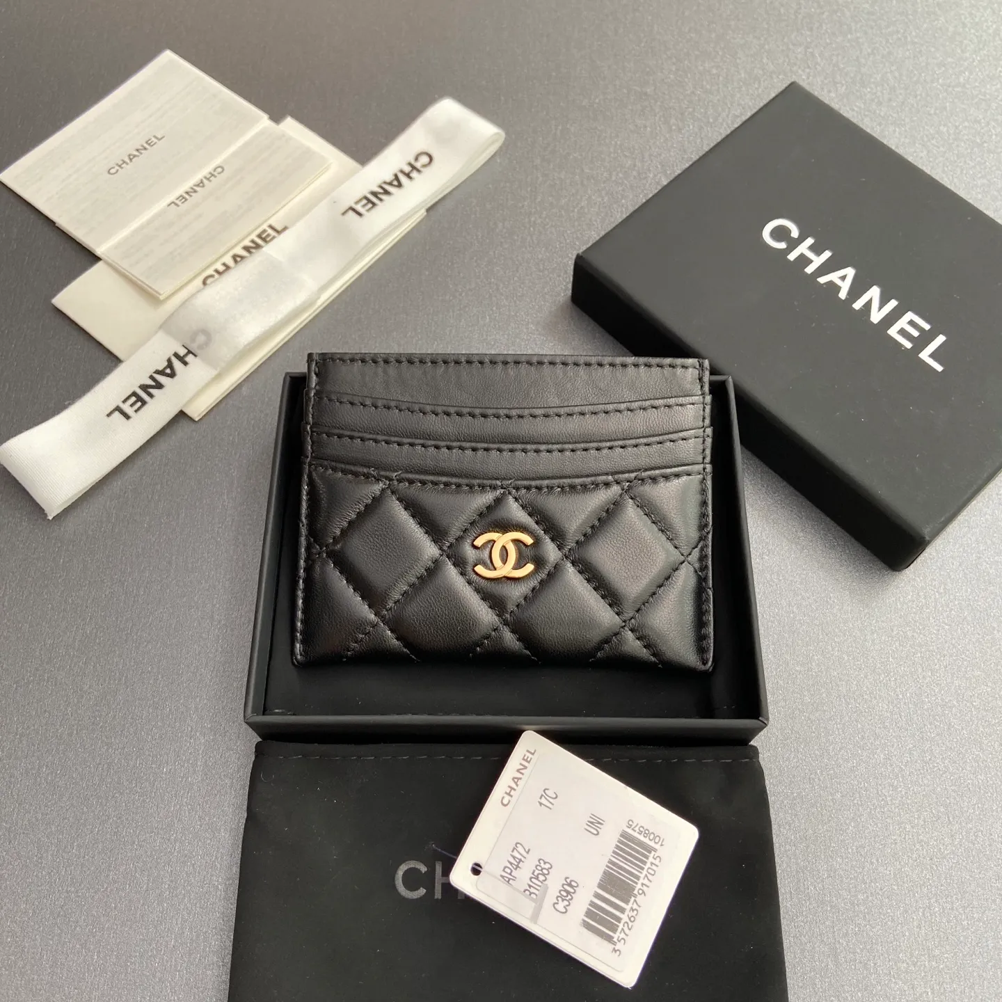 Xiaoxiang imported Italian leather Item number: A 4472 Price: 240 Size: w11×h10cm Color: black sheepskin gold steel mark