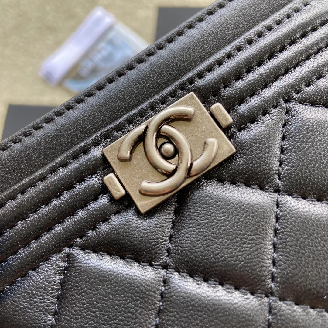 220💰Xiaoxiang imported Italian lambskin Item number: A84431 Size: w11×h7.5 Color: black lambskin silver steel mark