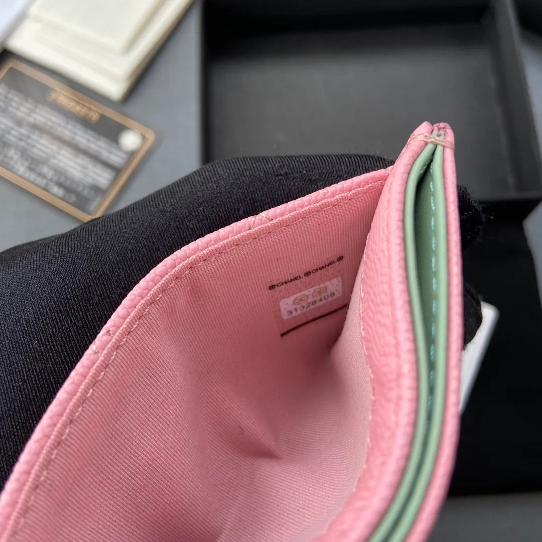 260💰Xiaoxiang imported Italian grained calfskin Item number: AP6376 Size: w11×7.5cm Color: pink fine ball pattern light gold Usage: card holder