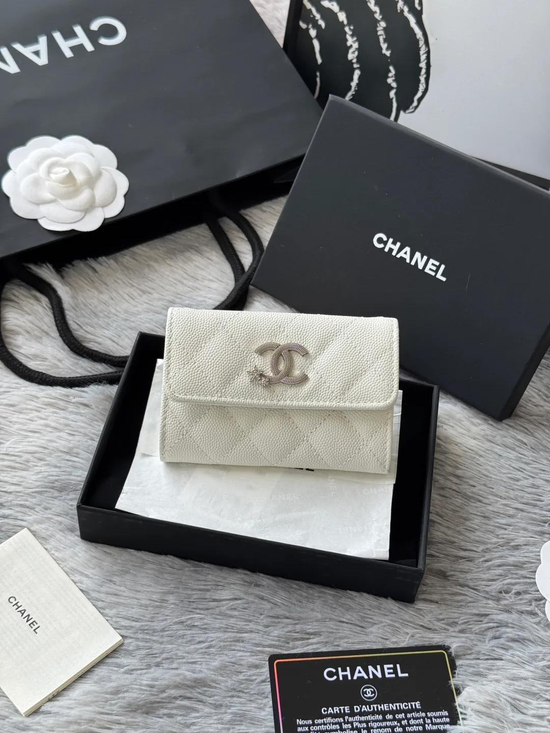 💰340 💰 4050 Autumn new product bi-fold card holder chanel hijab card holder can hold credit card and change made of caviar cowhide exclusive real shot with new luogo zipper compartment inside original single quality details are beautiful No.: 4812 size: 11x8.5x3cm