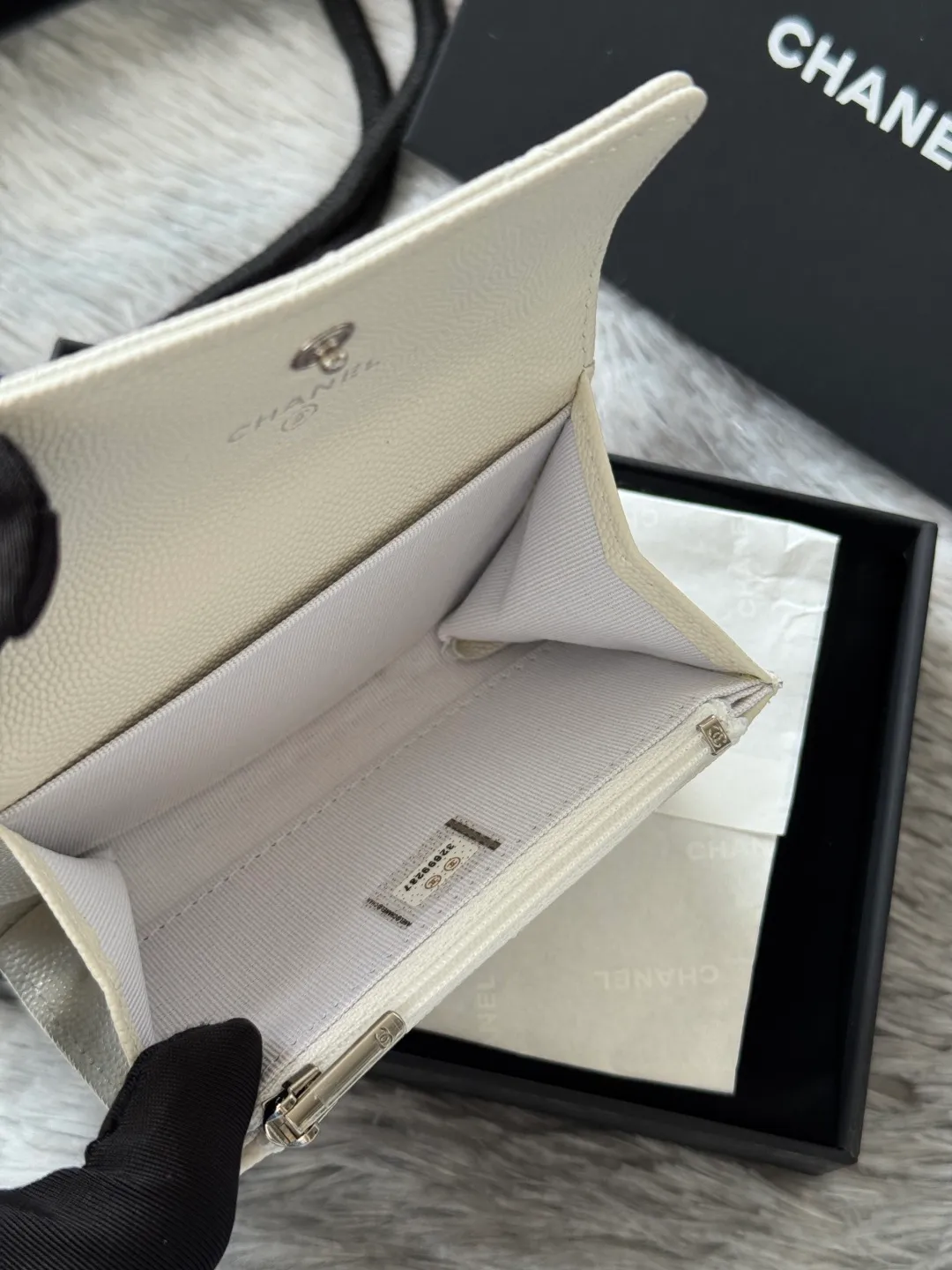 💰340 💰 4050 Autumn new product bi-fold card holder chanel hijab card holder can hold credit card and change made of caviar cowhide exclusive real shot with new luogo zipper compartment inside original single quality details are beautiful No.: 4812 size: 11x8.5x3cm