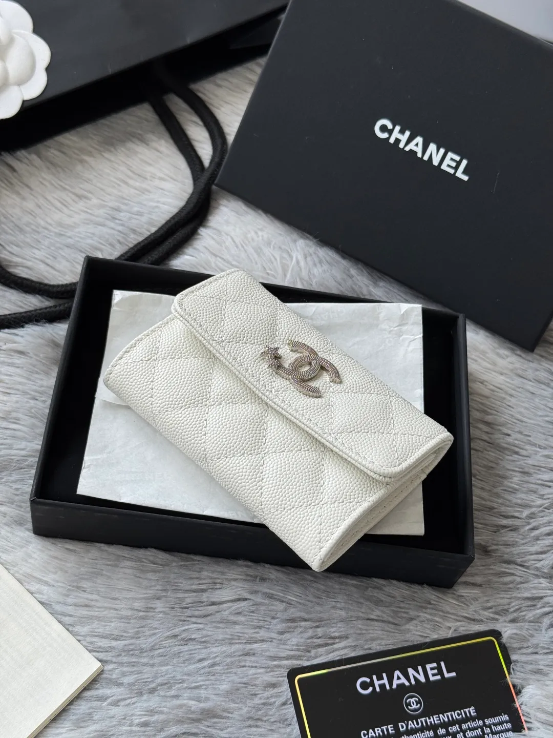💰340 💰 4050 Autumn new product bi-fold card holder chanel hijab card holder can hold credit card and change made of caviar cowhide exclusive real shot with new luogo zipper compartment inside original single quality details are beautiful No.: 4812 size: 11x8.5x3cm