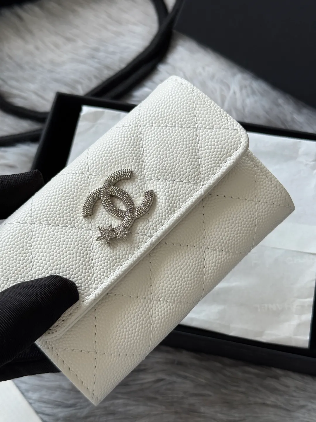 💰340 💰 4050 Autumn new product bi-fold card holder chanel hijab card holder can hold credit card and change made of caviar cowhide exclusive real shot with new luogo zipper compartment inside original single quality details are beautiful No.: 4812 size: 11x8.5x3cm