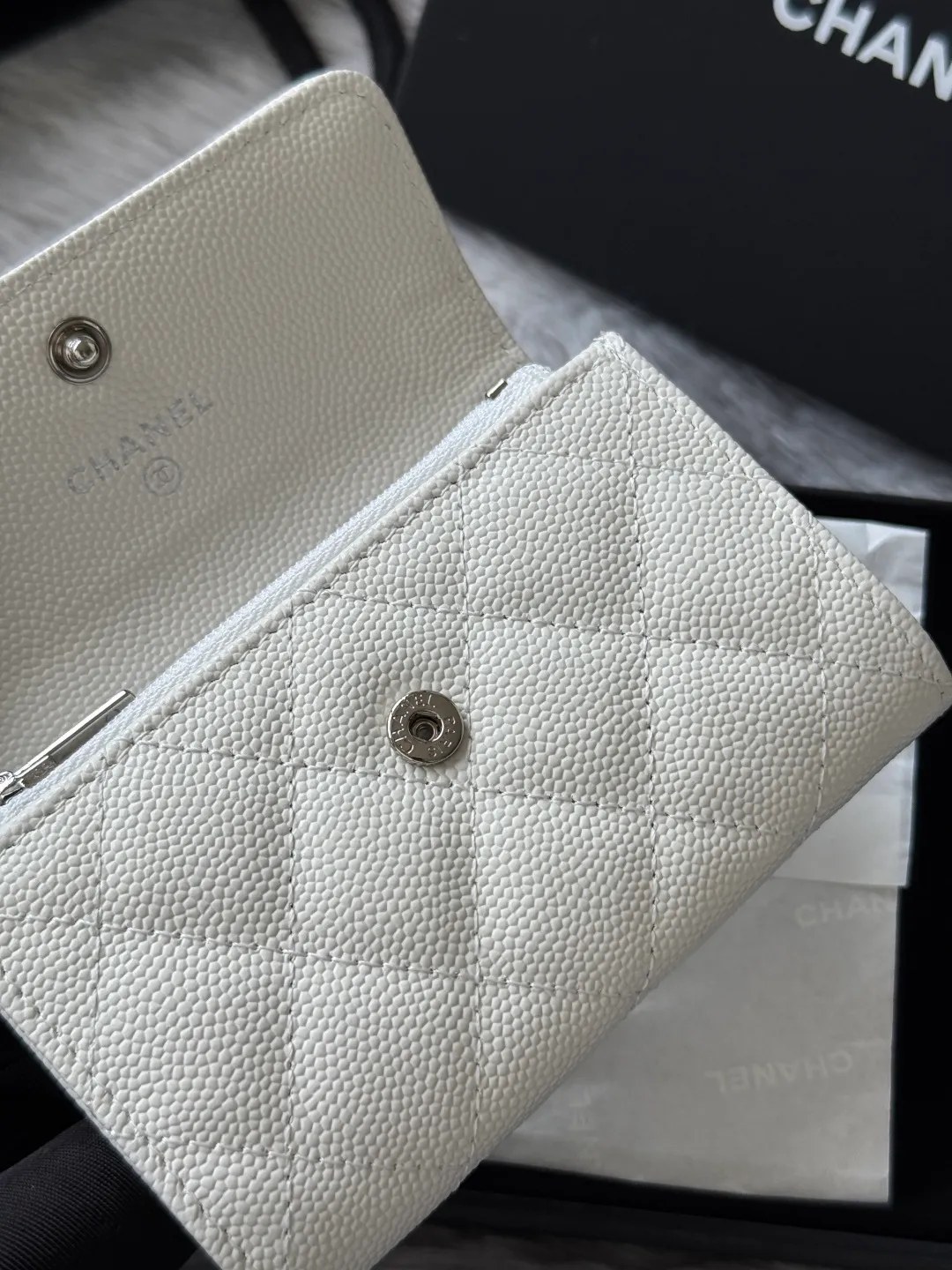 💰340 💰 4050 Autumn new product bi-fold card holder chanel hijab card holder can hold credit card and change made of caviar cowhide exclusive real shot with new luogo zipper compartment inside original single quality details are beautiful No.: 4812 size: 11x8.5x3cm