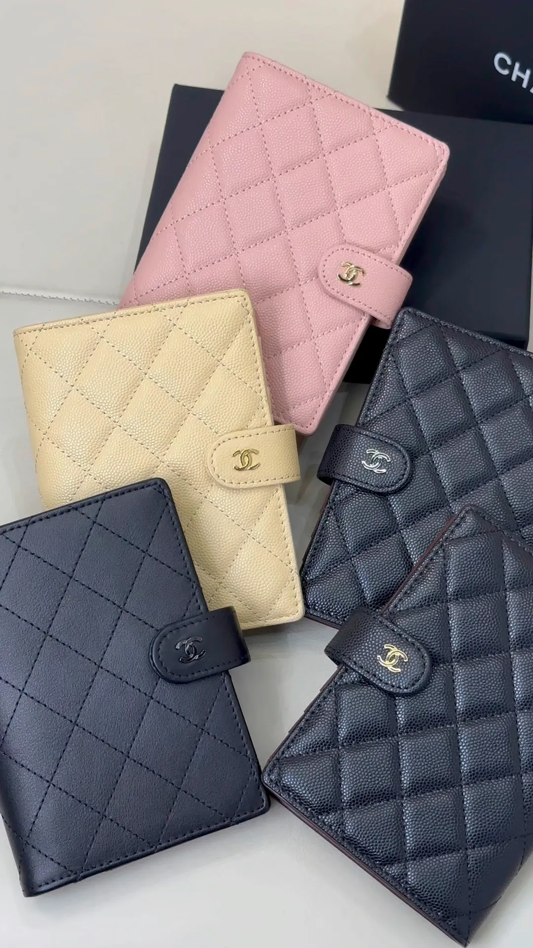 96066 Chane* small popular ball/plain passport holder‼ ️