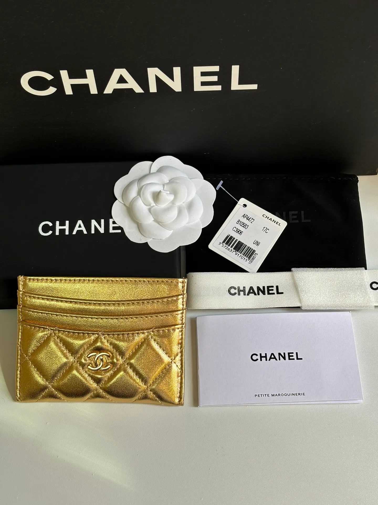 💰240 new product CH@NEL card holder has arrived💦This card holder adds a few more card slots based on the old model, making it more practical. It has original quality and beautiful details. Model No. AP8944, size 11*8*1cm.