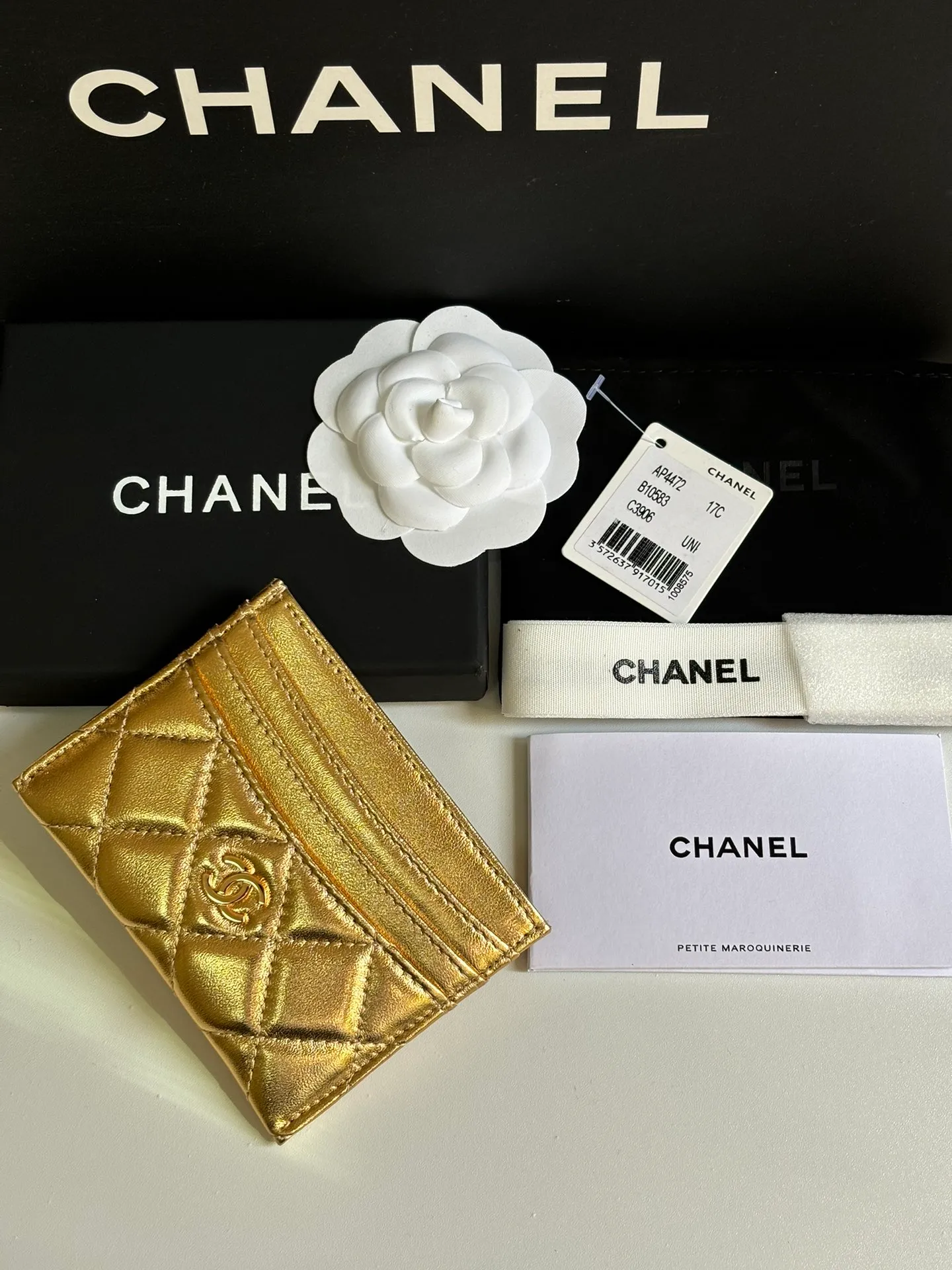 💰240 new product CH@NEL card holder has arrived💦This card holder adds a few more card slots based on the old model, making it more practical. It has original quality and beautiful details. Model No. AP8944, size 11*8*1cm.