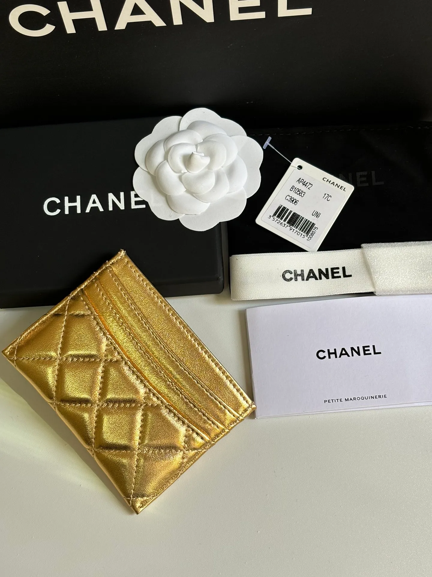 💰240 new product CH@NEL card holder has arrived💦This card holder adds a few more card slots based on the old model, making it more practical. It has original quality and beautiful details. Model No. AP8944, size 11*8*1cm.