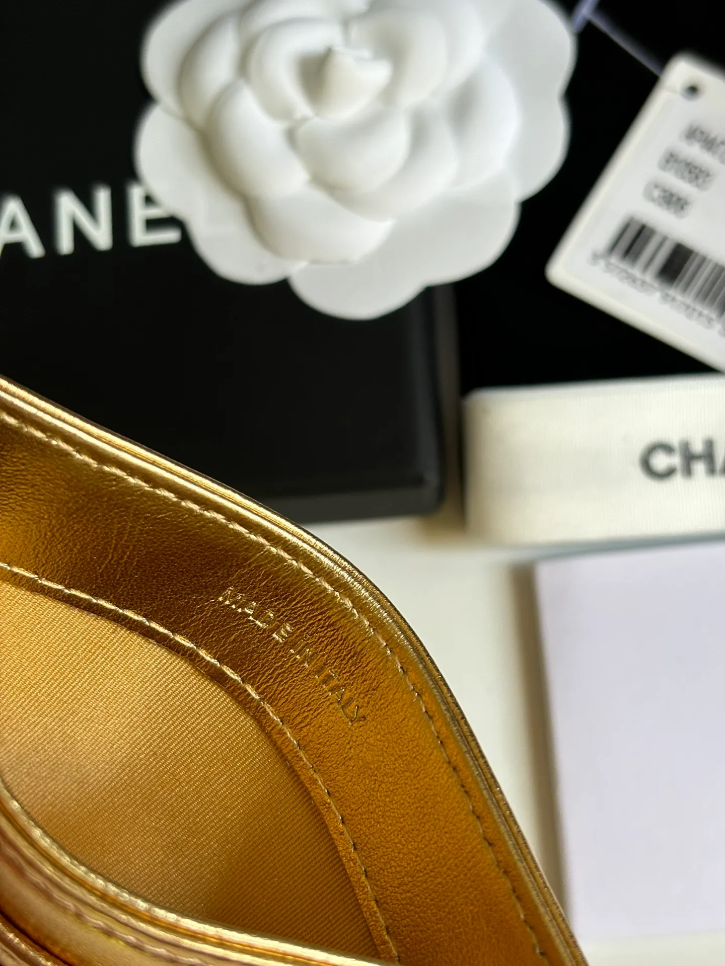 💰240 new product CH@NEL card holder has arrived💦This card holder adds a few more card slots based on the old model, making it more practical. It has original quality and beautiful details. Model No. AP8944, size 11*8*1cm.