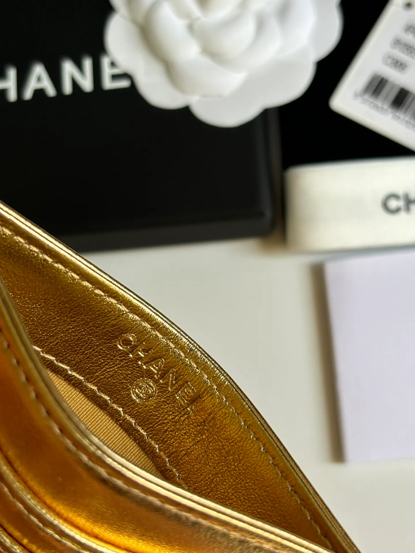 💰240 new product CH@NEL card holder has arrived💦This card holder adds a few more card slots based on the old model, making it more practical. It has original quality and beautiful details. Model No. AP8944, size 11*8*1cm.