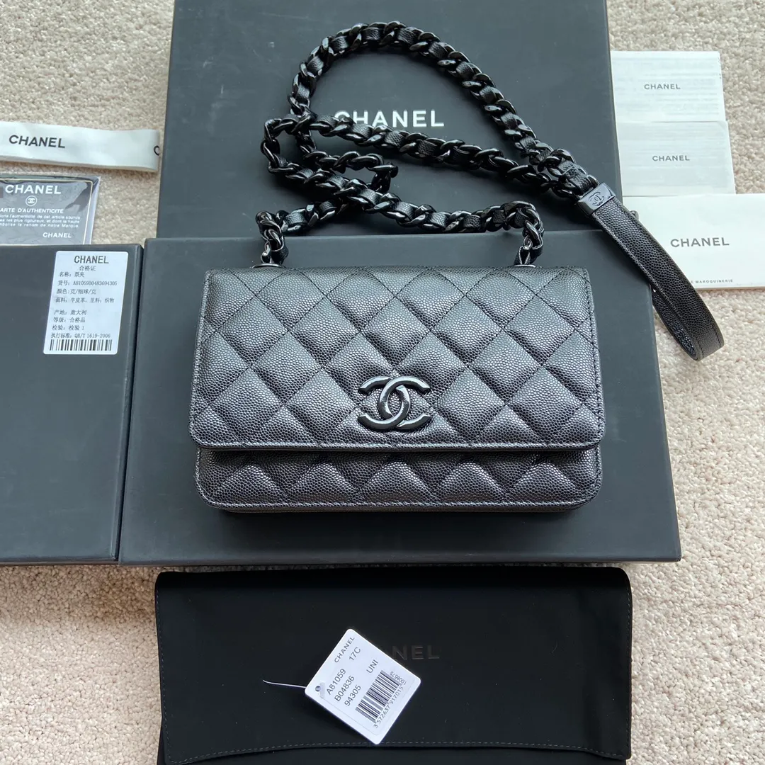 Xiaoxiang imported Italian grained calfskin Item number: A81059 💰:920 Size: w20×h13×d3.5cm Color: black ball pattern black steel mark
