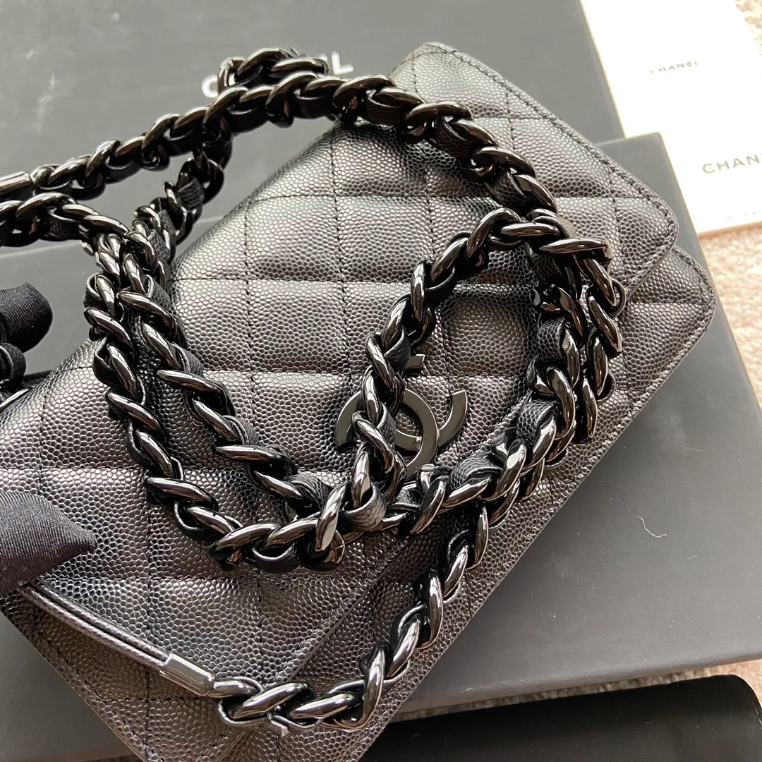 Xiaoxiang imported Italian grained calfskin Item number: A81059 💰:920 Size: w20×h13×d3.5cm Color: black ball pattern black steel mark