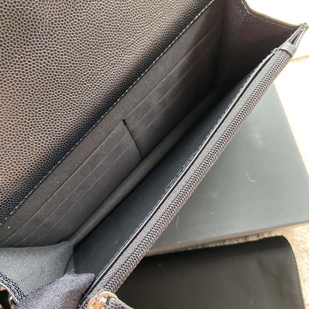 Xiaoxiang imported Italian grained calfskin Item number: A81059 💰:920 Size: w20×h13×d3.5cm Color: black ball pattern black steel mark
