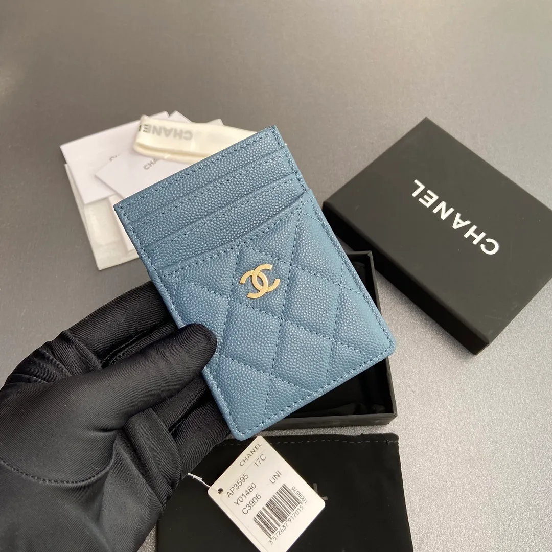 [Special grade hardware original leather] ¥240 Xiaoxiang card holder series Quilted card holder with iconic metal logo Gold tone metal hardware, exclusive Italian imported leather 5 card slots No.: 3595 Haze blue Size: w8×11.5cm