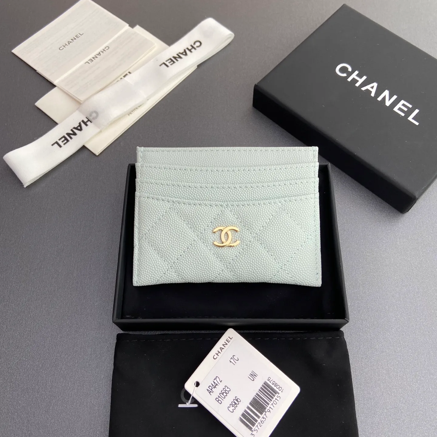 Xiaoxiang imported Italian leather Item number: A 4472 Price: 240 Size: w11×h10cm Color: Light blue fine ball gold steel mark