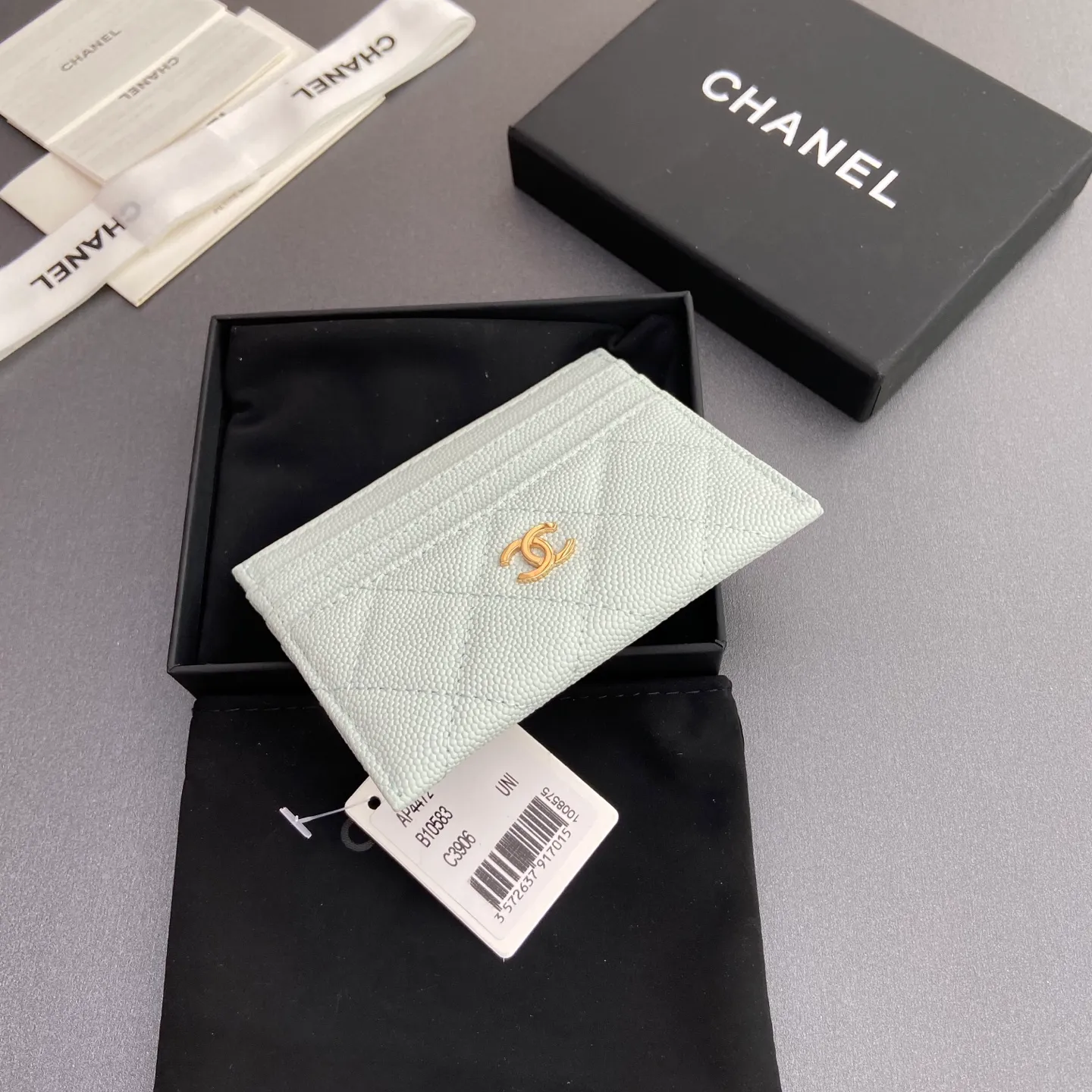Xiaoxiang imported Italian leather Item number: A 4472 Price: 240 Size: w11×h10cm Color: Light blue fine ball gold steel mark