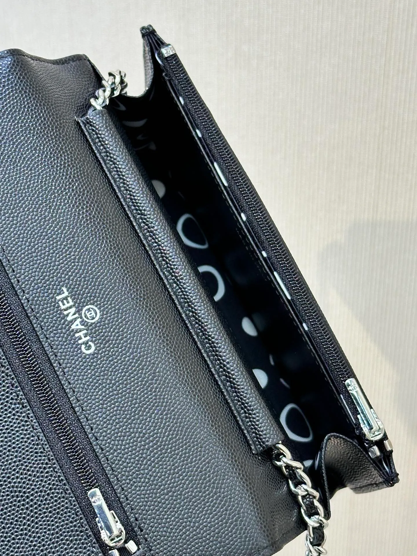 3839 Real photos of the interior details⚠️ It is both a wallet and a WOC bag. It has the functions of a long wallet. It has card slots, zipper pockets for coins, and side pockets for banknotes. This wallet also has a certain thickness, allowing you to stuff in essentials such as mobile phones, keys, tissues, etc.
