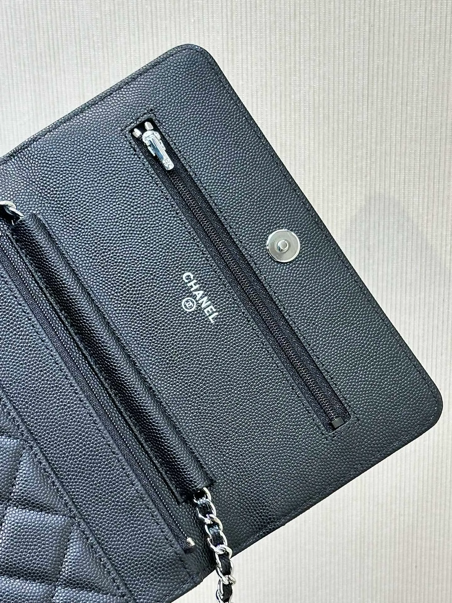 3839 Real photos of the interior details⚠️ It is both a wallet and a WOC bag. It has the functions of a long wallet. It has card slots, zipper pockets for coins, and side pockets for banknotes. This wallet also has a certain thickness, allowing you to stuff in essentials such as mobile phones, keys, tissues, etc.