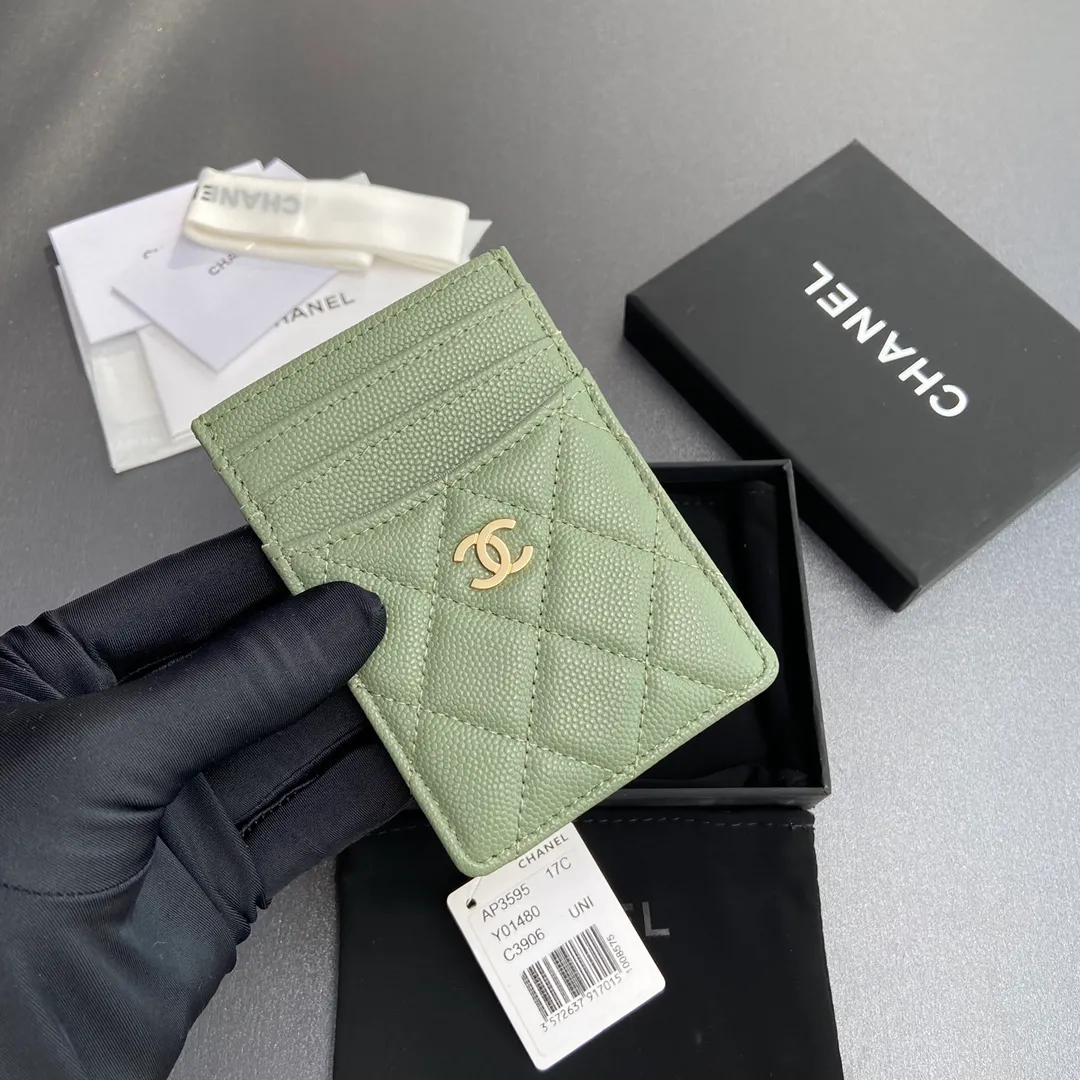 [Premium Hardware Original Leather] ¥240 Xiaoxiang Card Holder Series Quilted Card Holder with Iconic Metal Logo Gold-toned Metal Hardware, Special Italian Imported Leather 5 Card Slots Number: 3595 Greek Green Size: w8×11.5cm