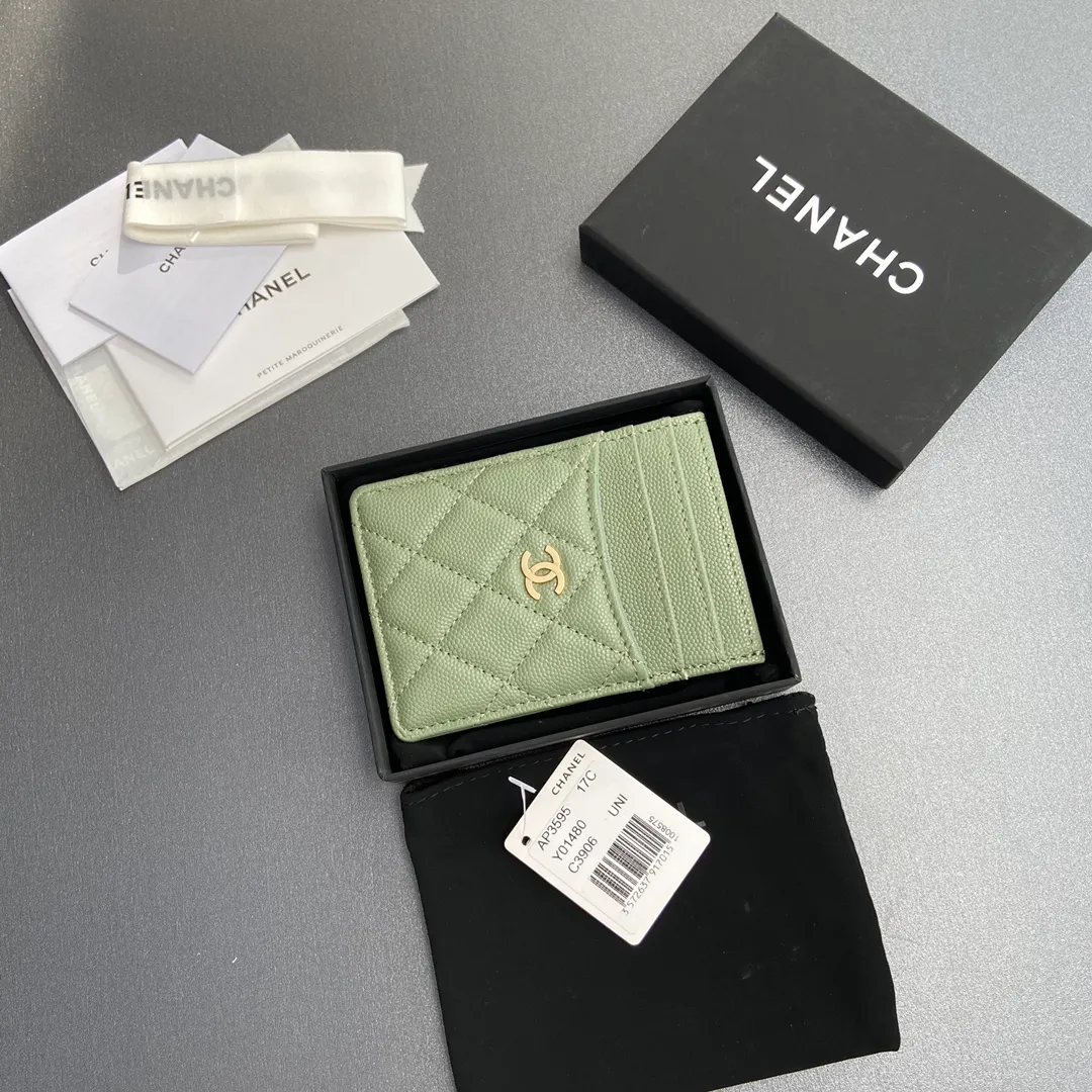 [Premium Hardware Original Leather] ¥240 Xiaoxiang Card Holder Series Quilted Card Holder with Iconic Metal Logo Gold-toned Metal Hardware, Special Italian Imported Leather 5 Card Slots Number: 3595 Greek Green Size: w8×11.5cm