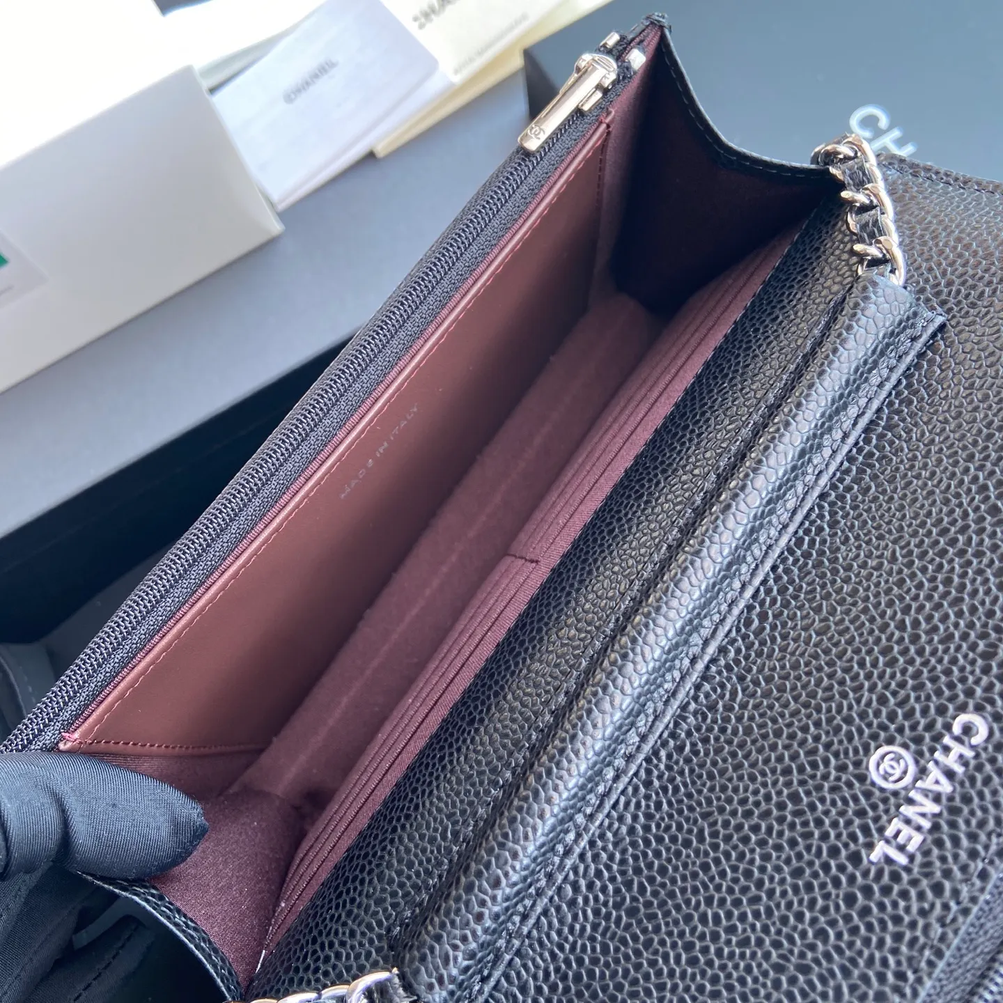 Xiaoxiang imported Italian caviar cowhide [upgraded version] Item number: AP8482 💰700 Size: w20×h13×d3.5cm Color: black ball pattern silver steel mark