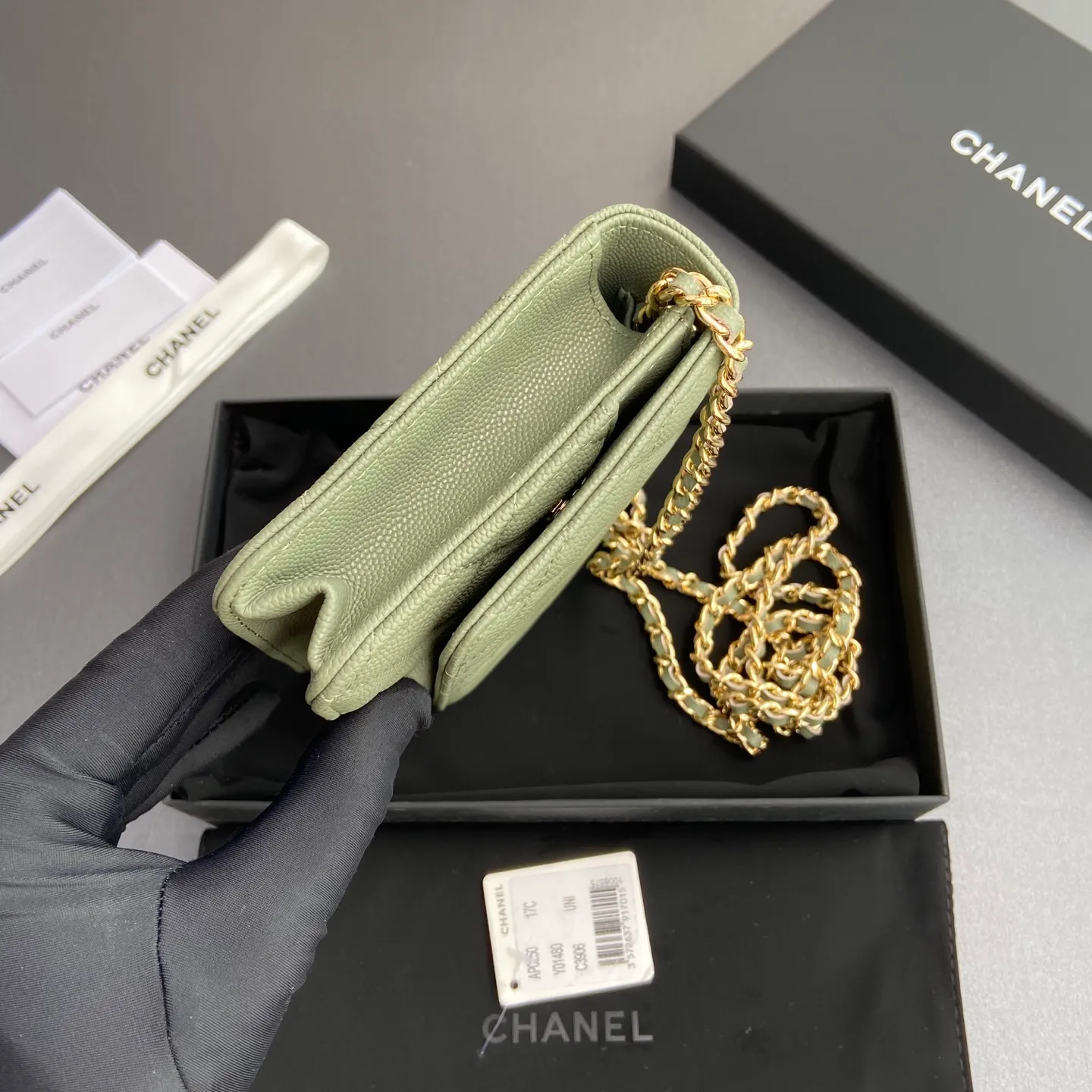 Xiaoxiang imported Italian grained calfskin Item number: A0250 Price: 640 Size: w20×h13×d3.5cm Color: Greek edge fine ball pattern golden steel mark