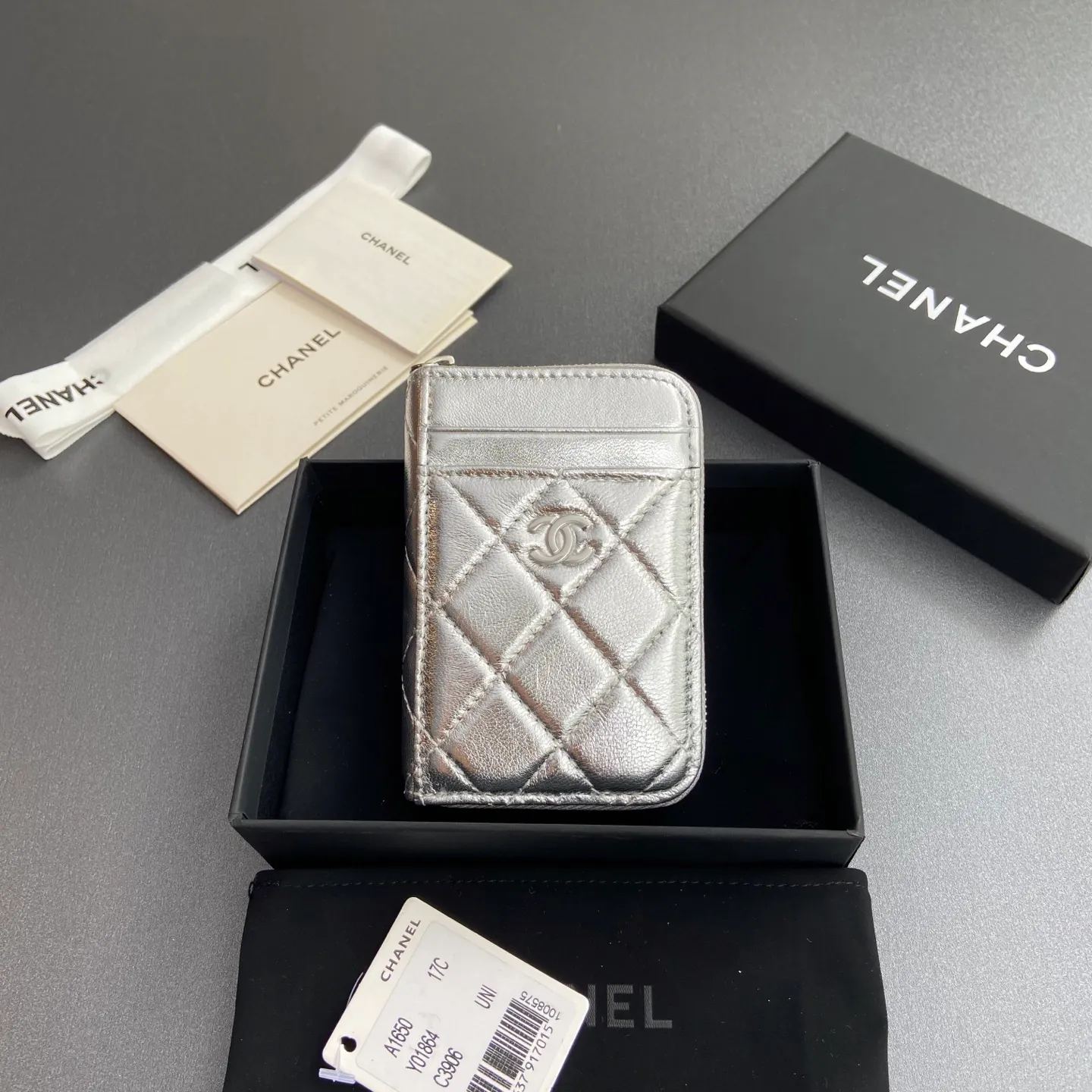 [Special grade hardware original leather] ¥280 Xiaoxiang small zipper bag card holder series with iconic metal logo, gold tone metal hardware, special Italian imported leather 2 card slots wallet bag, 4 card slots No.: 1650 Silver sheepskin silver steel mark Size: w11×h7.5×2cm