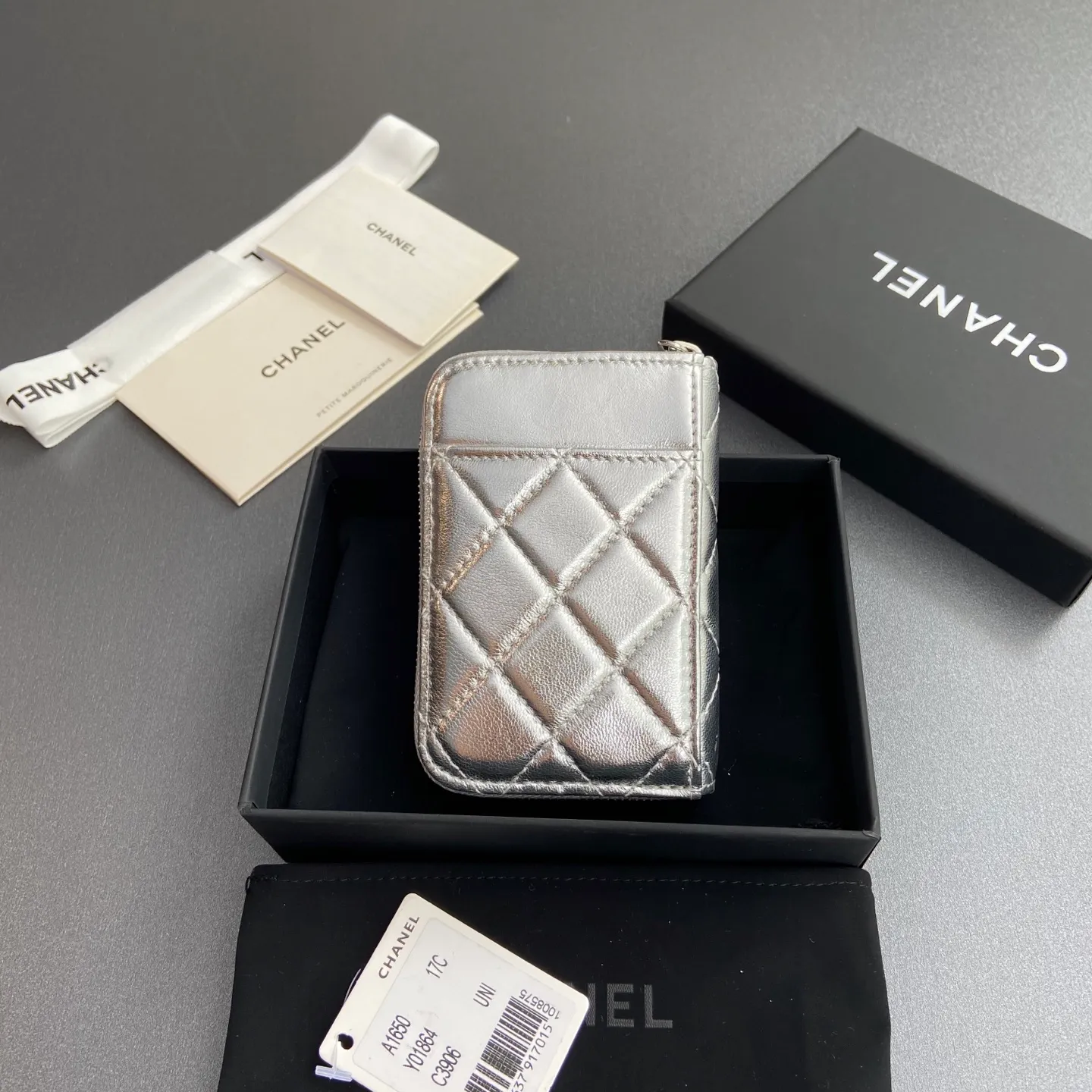 [Special grade hardware original leather] ¥280 Xiaoxiang small zipper bag card holder series with iconic metal logo, gold tone metal hardware, special Italian imported leather 2 card slots wallet bag, 4 card slots No.: 1650 Silver sheepskin silver steel mark Size: w11×h7.5×2cm