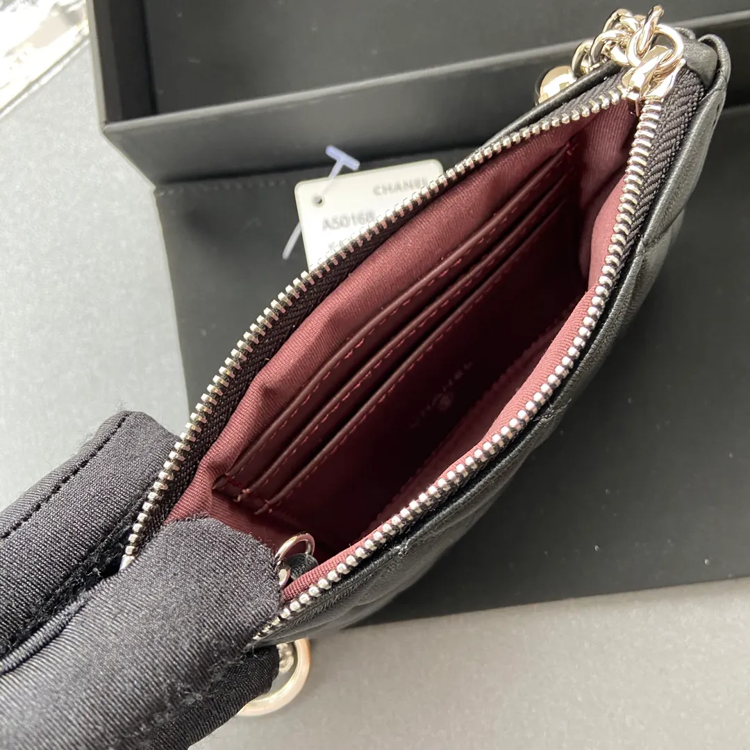 250💰Xiaoxiang imported Italian sheepskin Item number: A50168 Size: w14×h9.5cm Color: black sheepskin silver buckle