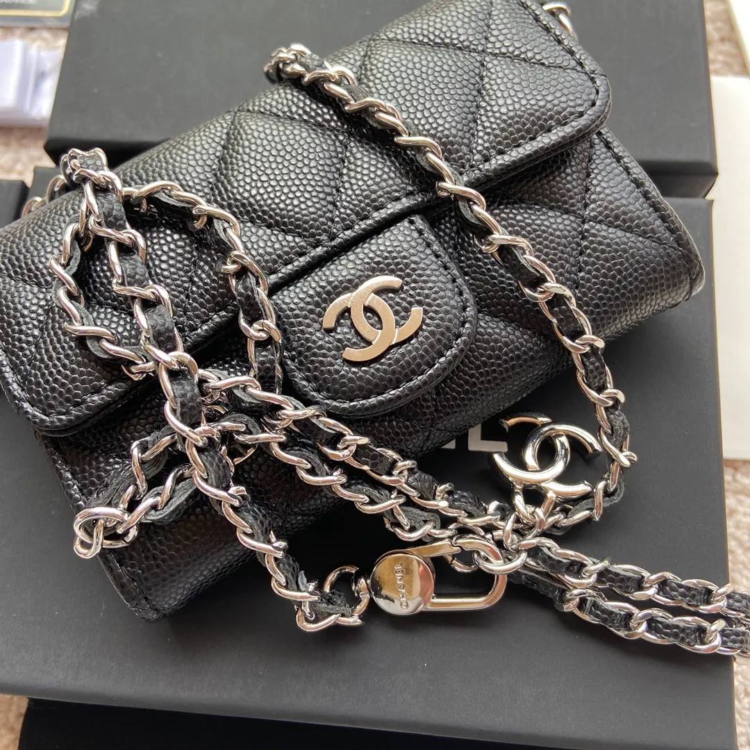 Xiaoxiang imported Italian leather Item number: AP3966 /A81081 (chain small card holder) 💰: 420 Size: w11×h7cm Color: black fine ball pattern silver steel mark hardware