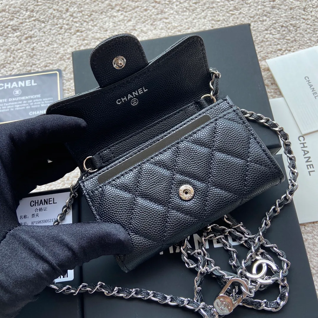 Xiaoxiang imported Italian leather Item number: AP3966 /A81081 (chain small card holder) 💰: 420 Size: w11×h7cm Color: black fine ball pattern silver steel mark hardware