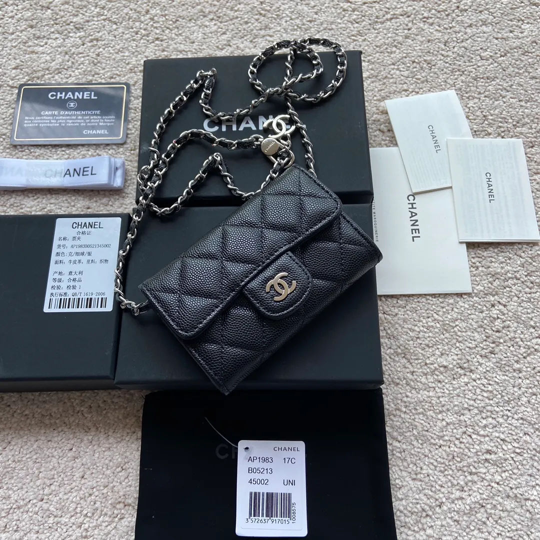 Xiaoxiang imported Italian leather Item number: AP3966 /A81081 (chain small card holder) 💰: 420 Size: w11×h7cm Color: black fine ball pattern silver steel mark hardware