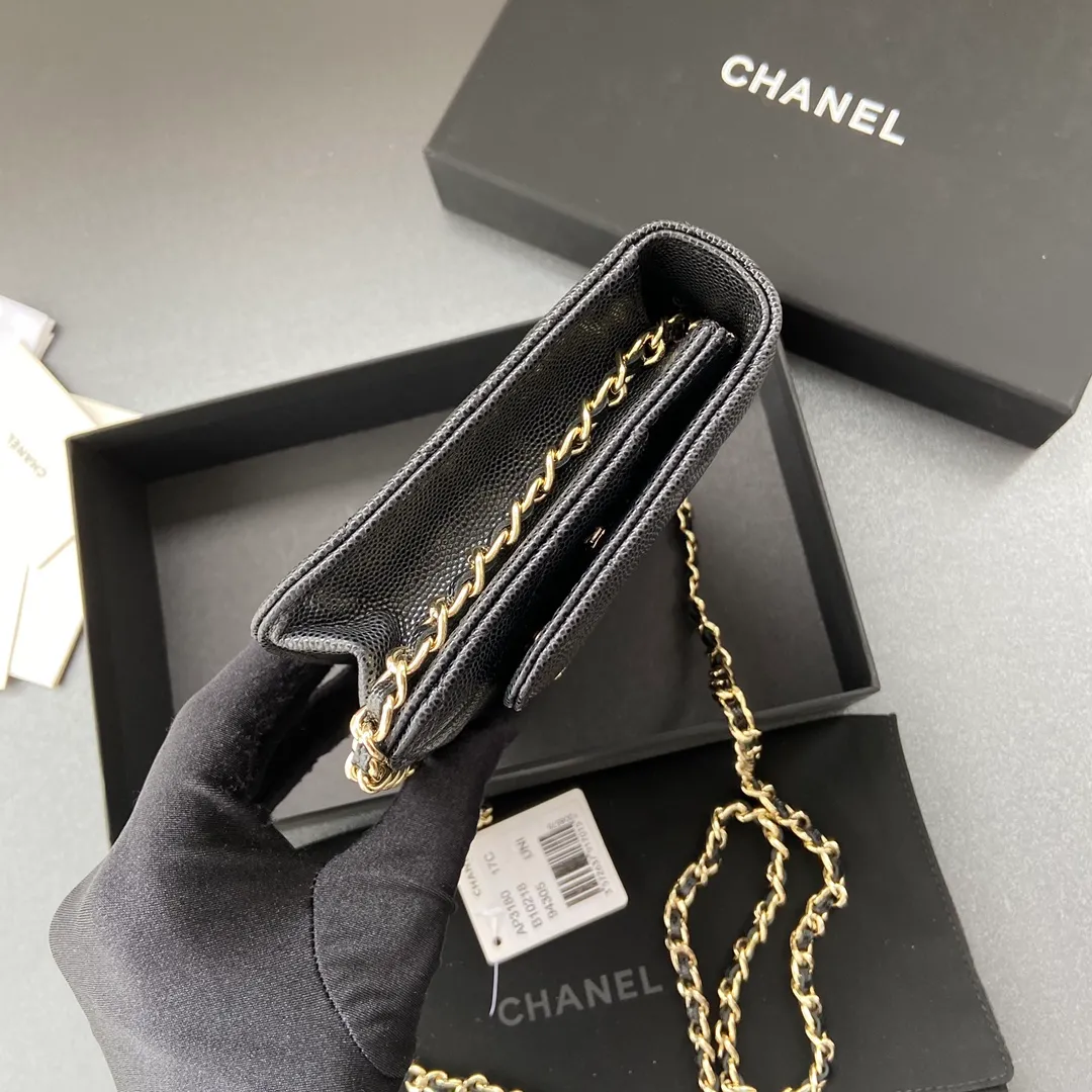 800💰Xiaoxiang imported Italian grained calfskin Item number: AP6360 Size: w20×h13×d3.5cm Color: Black fine grained gold steel mark