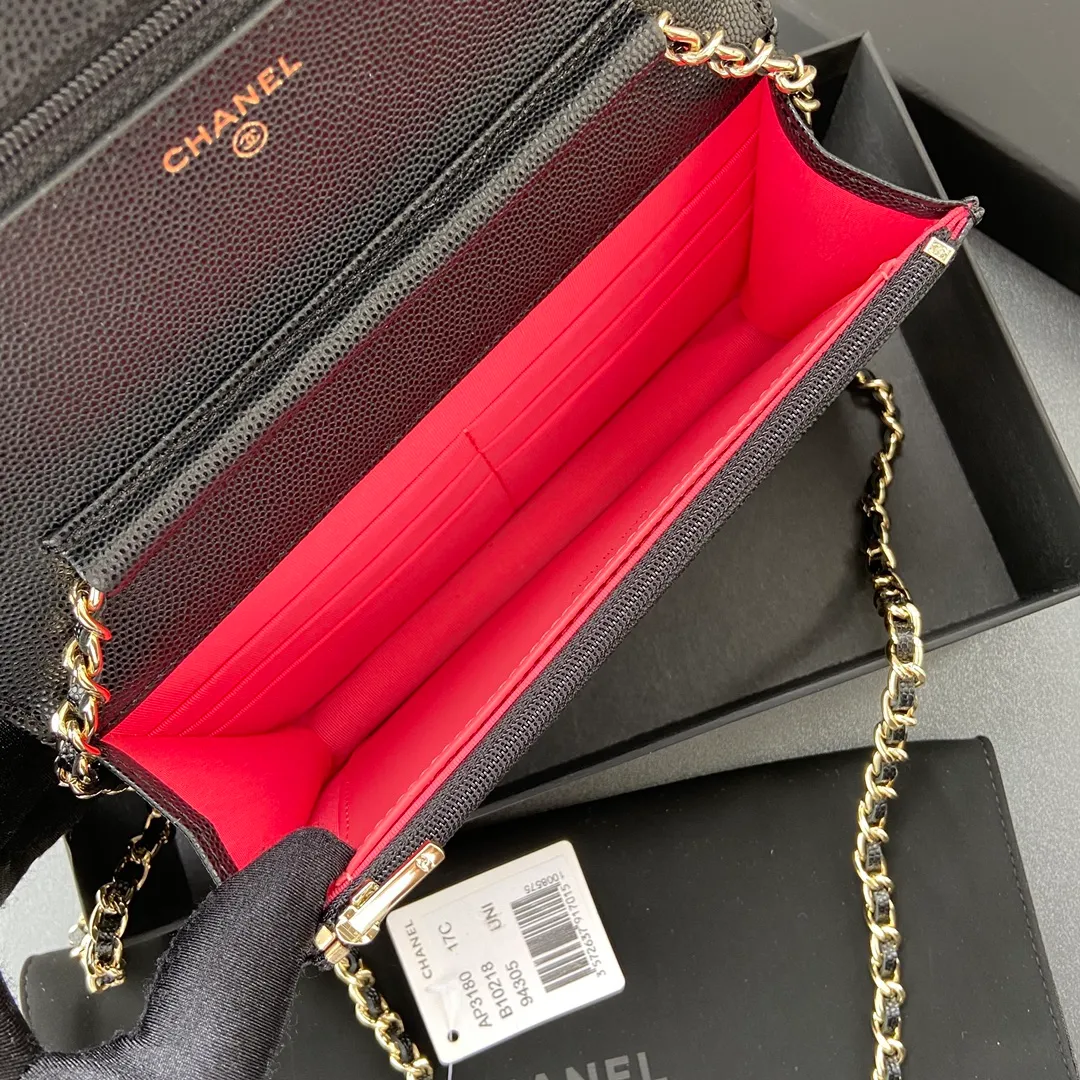 800💰Xiaoxiang imported Italian grained calfskin Item number: AP6360 Size: w20×h13×d3.5cm Color: Black fine grained gold steel mark