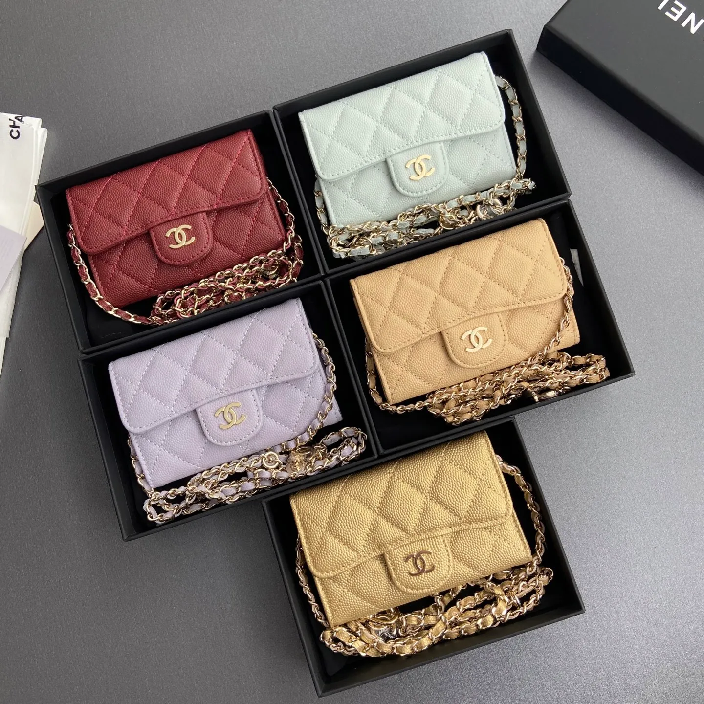 Xiaoxiang imported Italian grain cowhide Item number: A81081 (chain small card holder) Price: 420 Size: w11×h7cm Color: light blue fine ball pattern gold steel mark hardware