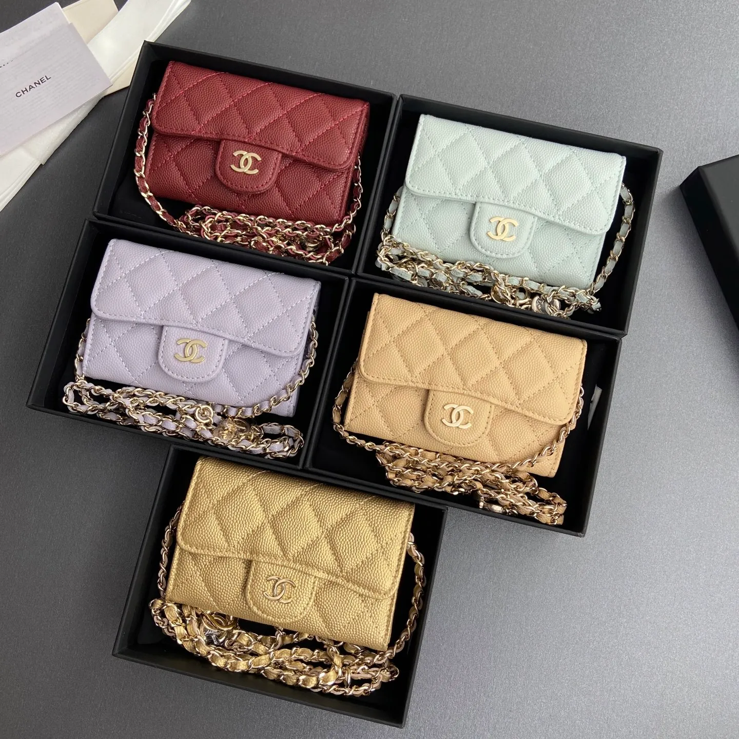 Xiaoxiang imported Italian grain cowhide Item number: A81081 (chain small card holder) Price: 420 Size: w11×h7cm Color: light blue fine ball pattern gold steel mark hardware