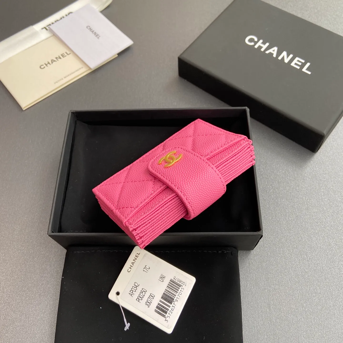 [Special grade hardware original leather] ¥400 Small fragrant organ multi-card slot card holder series with iconic metal logo Gold-toned metal hardware, exclusive Italian imported leather 6 card slots No.: 0342 Plum red fine ball pattern gold steel mark Size: w10×h6×2cm