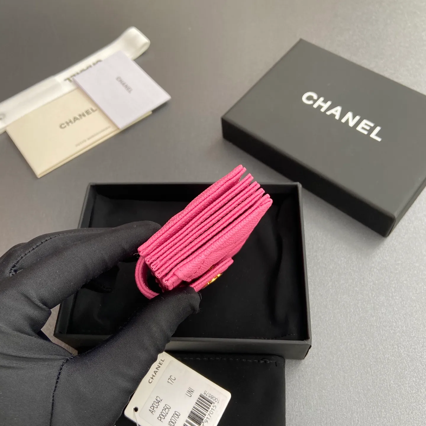 [Special grade hardware original leather] ¥400 Small fragrant organ multi-card slot card holder series with iconic metal logo Gold-toned metal hardware, exclusive Italian imported leather 6 card slots No.: 0342 Plum red fine ball pattern gold steel mark Size: w10×h6×2cm
