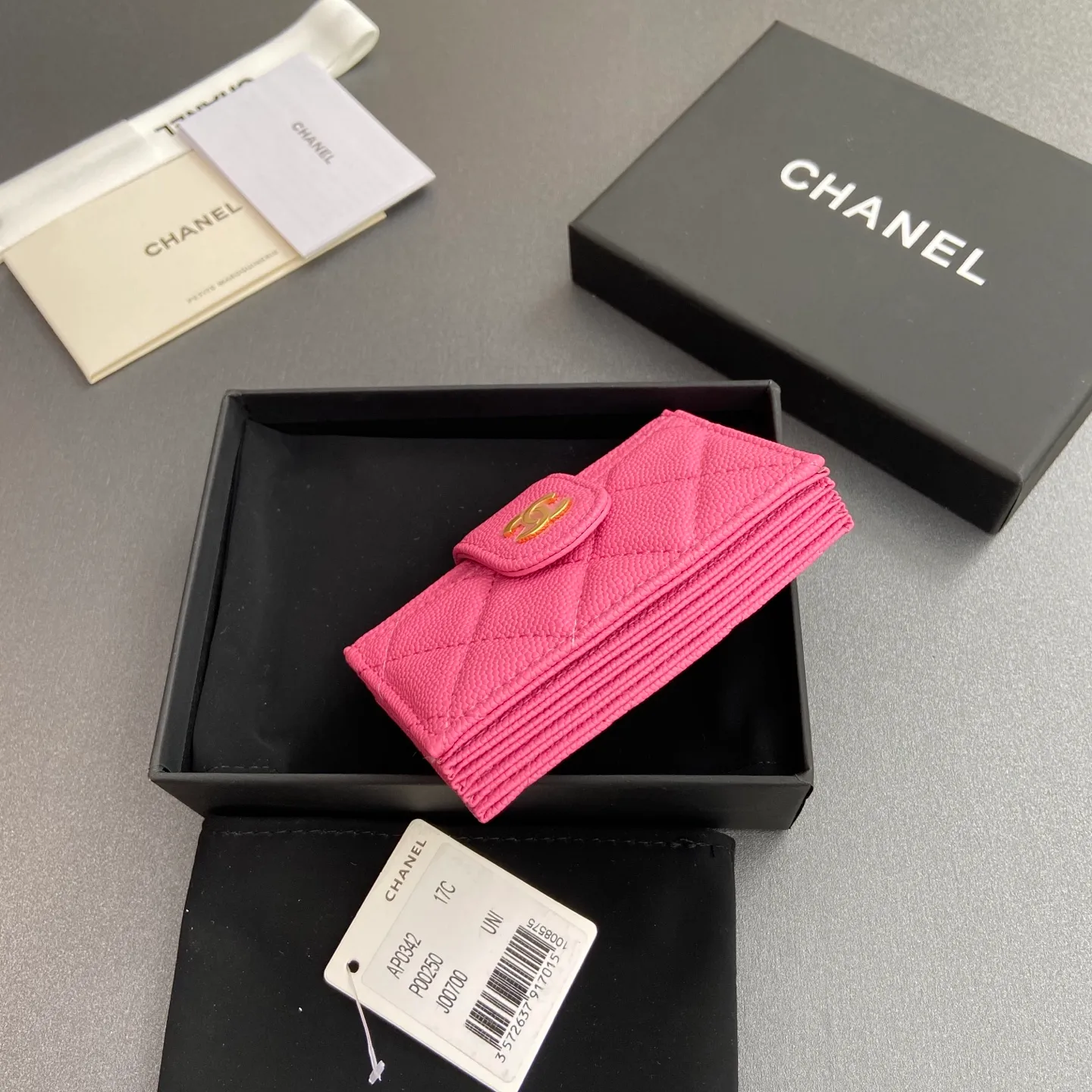 [Special grade hardware original leather] ¥400 Small fragrant organ multi-card slot card holder series with iconic metal logo Gold-toned metal hardware, exclusive Italian imported leather 6 card slots No.: 0342 Plum red fine ball pattern gold steel mark Size: w10×h6×2cm