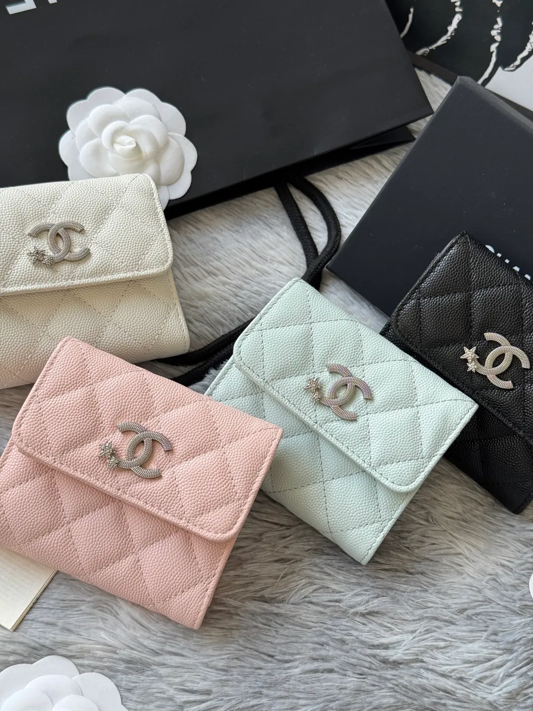 New three-fold wallet 4810 shipped in four colors