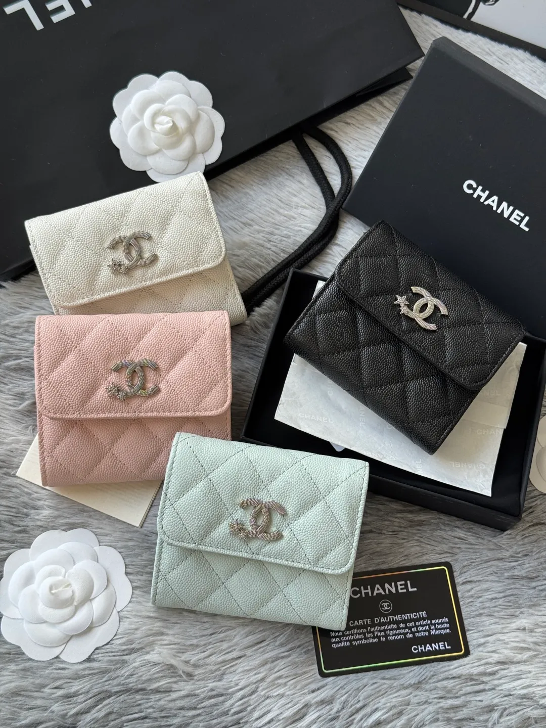 New three-fold wallet 4810 shipped in four colors