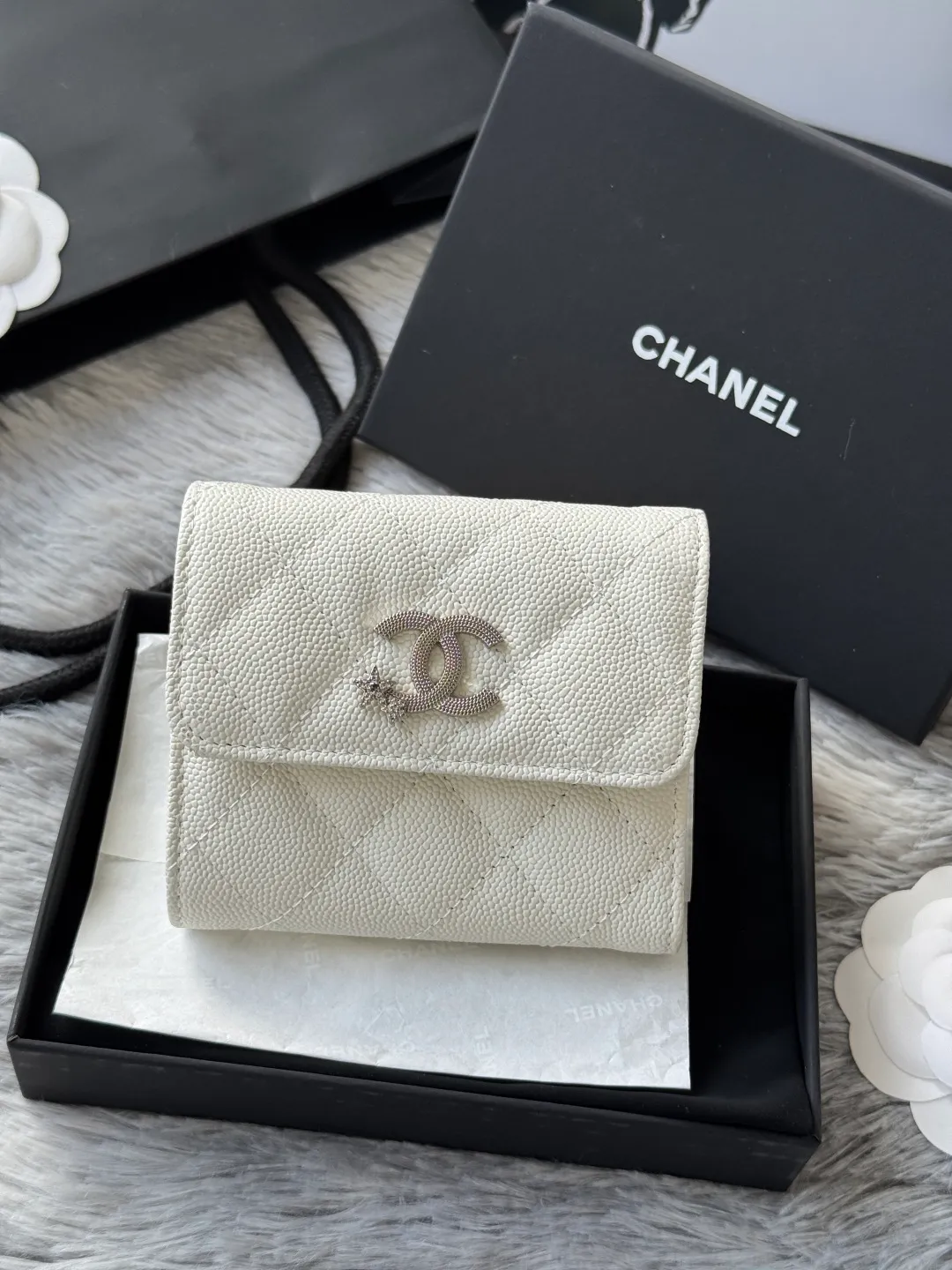 New three-fold wallet 4810 shipped in four colors