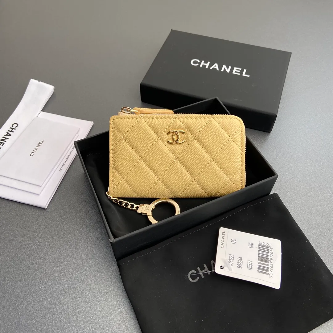 [Special grade hardware original leather] 💰320 Xiaoxiang small zipper bag card holder series Hook chain quilted card holder with iconic metal logo Gold tone metal hardware, special Italian imported leather 1 card slot wallet bag, 1 hook chain Number: 0221 Apricot ball light gold Size: w11.5×h7.5×1.5cm